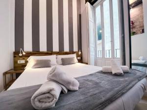 Posteľ alebo postele v izbe v ubytovaní Baron Suites Reina
