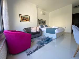 Ein Sitzbereich in der Unterkunft Lemon Tree Residence