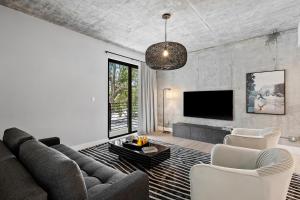 Φωτογραφία από το άλμπουμ του Pretty Rola 201 Luxury 1B1B w King Bed at Downtown Fort Lauderdale σε Fort Lauderdale