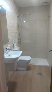A bathroom at New J&J Hostel