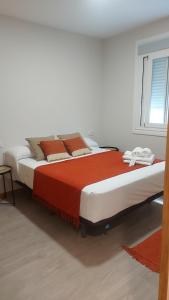 A bed or beds in a room at New J&J Hostel Még 9 kép