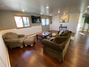 a living room with two couches and a table at Roof-top stay, king-size bed, views of Loveland in Loveland