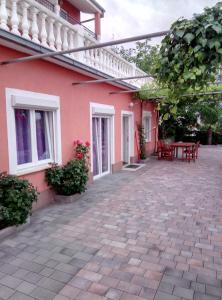 Fotografia z galérie ubytovania Apartments with a parking space Novi Vinodolski - 17596 v Novom Vindolskom