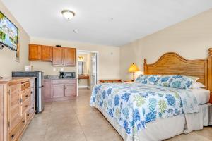 a bedroom with a large bed and a kitchen at Bonefish Bay Motel in Marathon