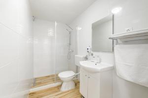 Koupelna v ubytování Apartments by the sea Baska Voda, Makarska - 17570