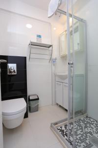 Fotografia z galérie ubytovania Quadruple Room Kastel Stafilic 17710c v destinácii Kaštela