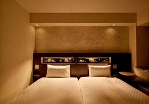 Via Inn Prime Kyotoeki Hachijoguchi客房内的一张或多张床位
