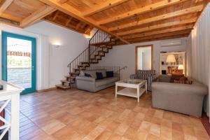 Fotografia z galérie ubytovania Seaside family friendly house with a swimming pool Guduce, Ugljan - 17668 v destinácii Ugljan