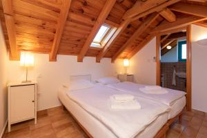 Fotografia z galérie ubytovania Seaside family friendly house with a swimming pool Guduce, Ugljan - 17668 v destinácii Ugljan