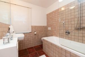 Fotografia z galérie ubytovania Seaside family friendly house with a swimming pool Guduce, Ugljan - 17668 v destinácii Ugljan