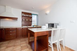Fotografia z galérie ubytovania Seaside family friendly house with a swimming pool Guduce, Ugljan - 17668 v destinácii Ugljan