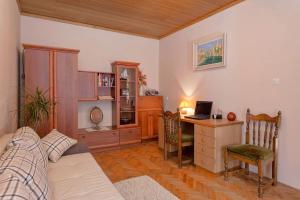 Ein Sitzbereich in der Unterkunft Holiday house with a parking space Svirce, Hvar - 17682
