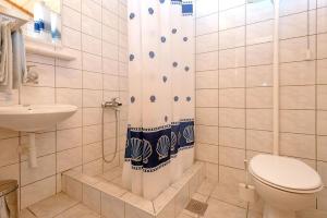 Ein Badezimmer in der Unterkunft Holiday house with a parking space Svirce, Hvar - 17682