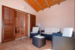 Ein Sitzbereich in der Unterkunft Holiday house with a parking space Svirce, Hvar - 17682