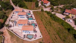 Fotografia z galérie ubytovania Family friendly house with a swimming pool Vrh, Krk - 17760 v destinácii Vrh