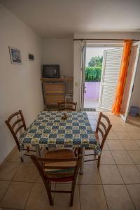 TV a/nebo společenská místnost v ubytování Apartment Starigrad 17772b