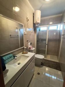 a bathroom with a shower and a sink and a toilet at New, Modern, and Cozy 3 Bedroom Apartment. in Santa Maria