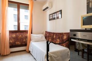 Rúm í herbergi á Castelnuovo Flat with Elevator and Free Parking