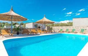 Fotografia z galérie ubytovania Family friendly apartments with a swimming pool Drage, Biograd - 17819 v Pakoštane + 19 fotografií