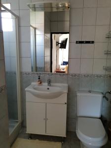 Kúpeľňa v ubytovaní Apartments with WiFi Sutivan, Brac - 17825