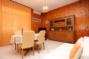 Kuchyň nebo kuchyňský kout v ubytování Apartments by the sea Sumpetar, Omis - 17895