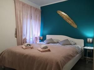 a bedroom with a bed with towels on it at Apartments and rooms with parking space Hum, Central Istria - Sredisnja Istra - 17939 in Roč
