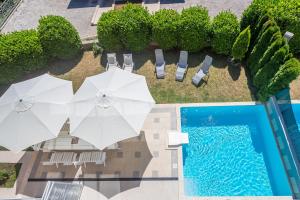 Bazén v ubytovaní Luxury villa with a swimming pool Icici, Opatija - 17956 alebo v jeho blízkosti
