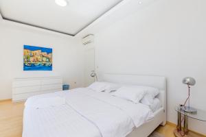 Posteľ alebo postele v izbe v ubytovaní Luxury villa with a swimming pool Icici, Opatija - 17956