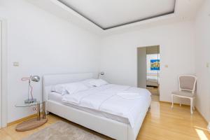Posteľ alebo postele v izbe v ubytovaní Luxury villa with a swimming pool Icici, Opatija - 17956