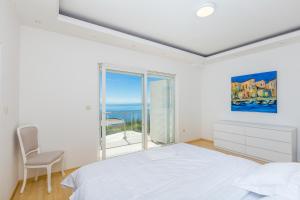 Posteľ alebo postele v izbe v ubytovaní Luxury villa with a swimming pool Icici, Opatija - 17956 + 17 fotografií