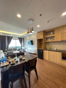 Η κουζίνα ή μικρή κουζίνα στο Q House- FLC Sea Tower