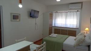 Postel nebo postele na pokoji v ubytování Monoambientes Peatonal - con cochera