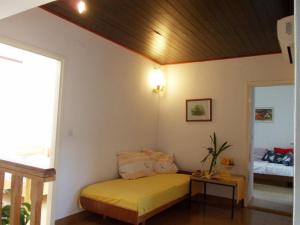 Katil atau katil-katil dalam bilik di Family friendly house with a parking space Primosten - 17979