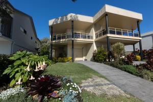 an image of a house with a driveway at Seachange in Forster