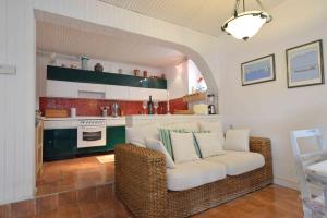 Гостиная зона в Holiday house with WiFi Zlarin - 17998