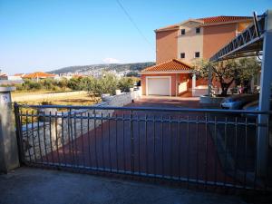 Fotografia z galérie ubytovania Apartments with a parking space Trogir - 18045 v Trogiri
