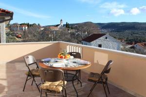 Fotografie z fotogalerie ubytování Apartments with a parking space Donji Humac, Brac - 18119 v destinaci Nerežišće
