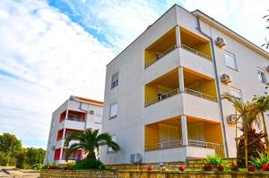 Fotografie z fotogalerie ubytování Family friendly apartments with a swimming pool Kozino, Zadar - 18128 v destinaci Kožino