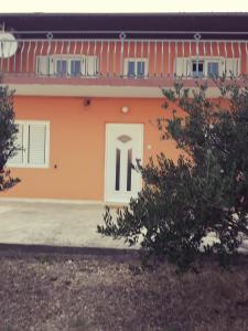 Fotografie z fotogalerie ubytování Apartments with a parking space Tribanj, Paklenica - 18136 v destinaci Starigrad-Paklenica