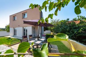 Zahrada ubytování Holiday house with a parking space Nin, Zadar - 18143
