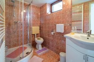 O baie la Apartments with parking space Slunj, Plitvice - 18152 +16 fotografii