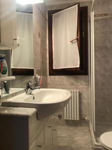 a bathroom with a sink and a shower and a toilet at villa Fiore in Borgo Diano San Pietro in Diano San Pietro