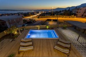 Fotografia z galérie ubytovania Family friendly apartments with a swimming pool Kastel Kambelovac, Kastela - 18117 v destinácii Kaštela