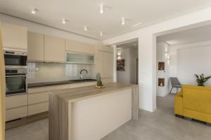 Fotografie z fotogalerie ubytování Family friendly apartments with a swimming pool Kastel Kambelovac, Kastela - 18117 v destinaci Kaštela