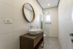 Fotografie z fotogalerie ubytování Family friendly apartments with a swimming pool Kastel Kambelovac, Kastela - 18117 v destinaci Kaštela