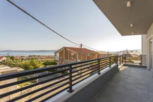 Fotografie z fotogalerie ubytování Family friendly apartments with a swimming pool Kastel Kambelovac, Kastela - 18117 v destinaci Kaštela