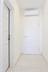 Fotografia z galérie ubytovania Family friendly apartments with a swimming pool Zivogosce - Porat, Makarska - 18150 v destinácii Živogošće
