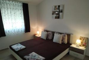 Postel nebo postele na pokoji v ubytování Apartments by the sea Sevid, Trogir - 18168