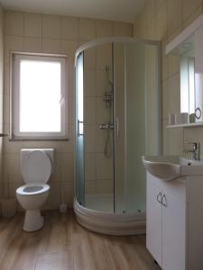 Koupelna v ubytování Apartments by the sea Sevid, Trogir - 18168 + 31 fotografií