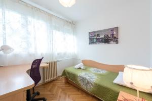 Postel nebo postele na pokoji v ubytování Apartments with WiFi Split - 18120